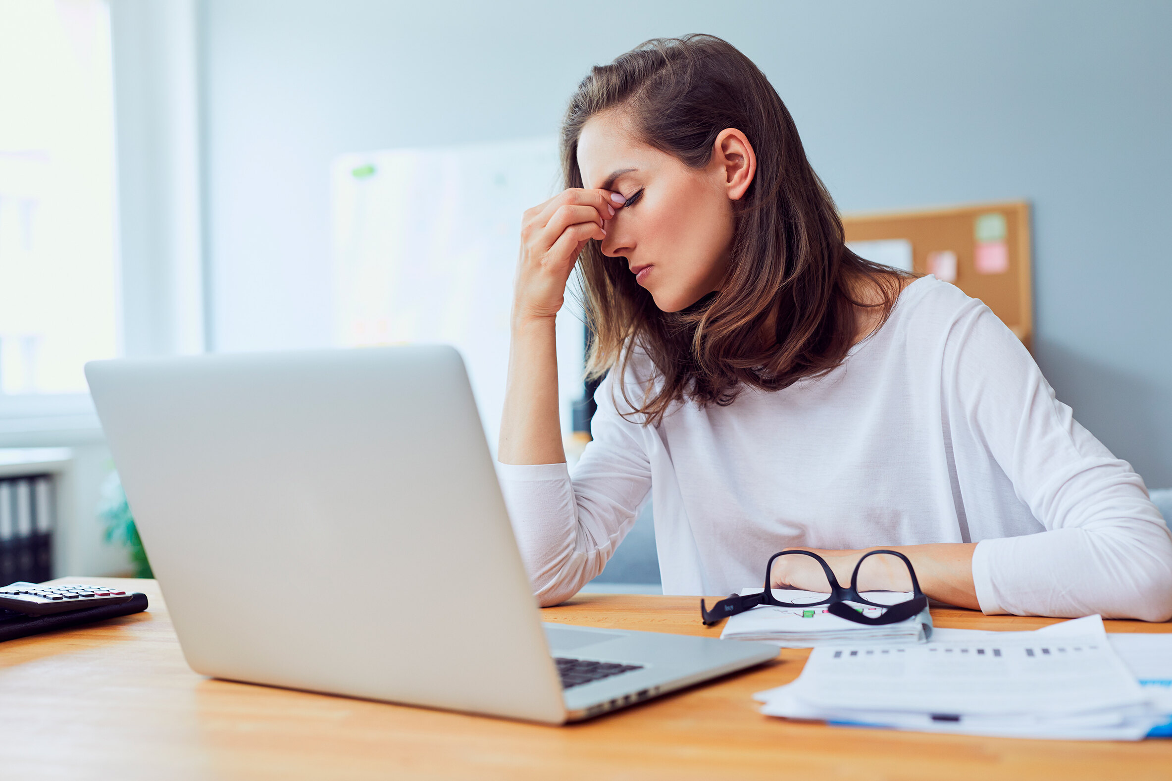 Persona descansada y activa después de una jornada de trabajo